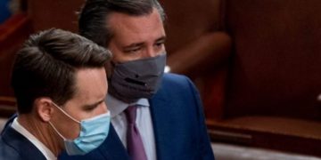 Democratic Senators Ramp Up Calls For Cruz, Hawley to Resign After Capitol Riots