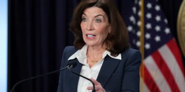 Hochul Urges Biden to Allocate Funding for Migrant Housing and Social Services: ‘Carried this Responsibility Excessively’